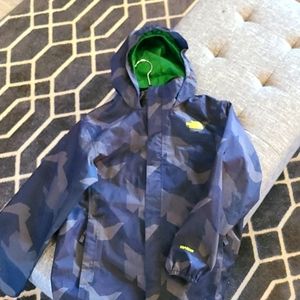 The North Face, Windbreaker.  Boys SZ Large (14/16). Green & Black Camo Print.